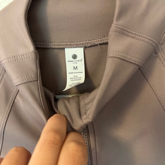 Workout top - Picture 4 of 6